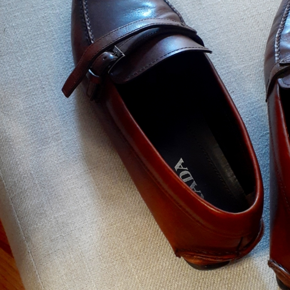 Mens prada loafers a 9 out of 10. Great condition.